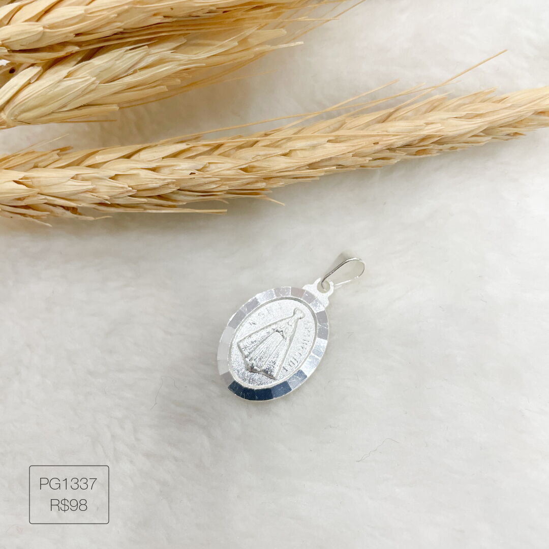 Pingente de N. Senhora Aparecida Oval Diamantada Liso Prateado